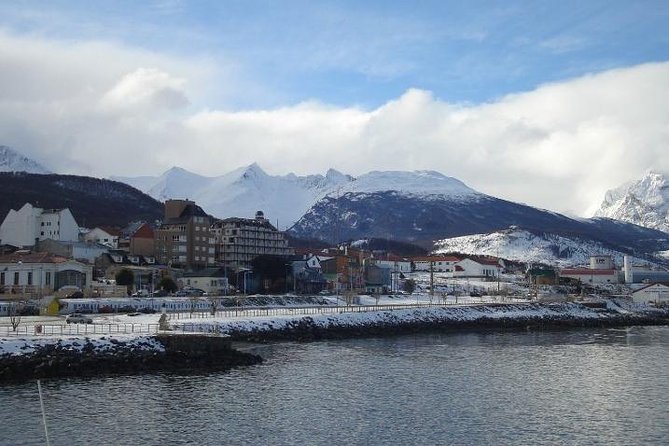 Ushuaia: Escondido and Fagnano Lakes with transfer - Crossing Garibaldi Pass at 450 meters