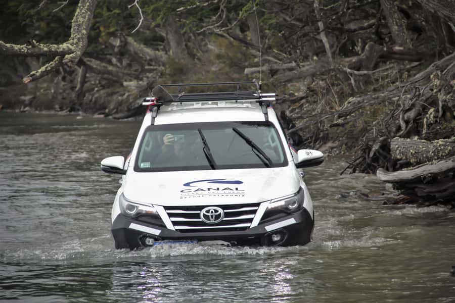 Ushuaia: Off-Road 4X4 Lakes Tour - Who should book this 4x4 lakes tour?