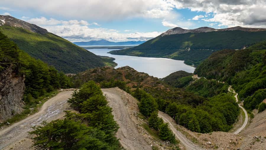 Ushuaia: Off-Road 4X4 Lakes Tour - Lake Escondido, the quiet first stop