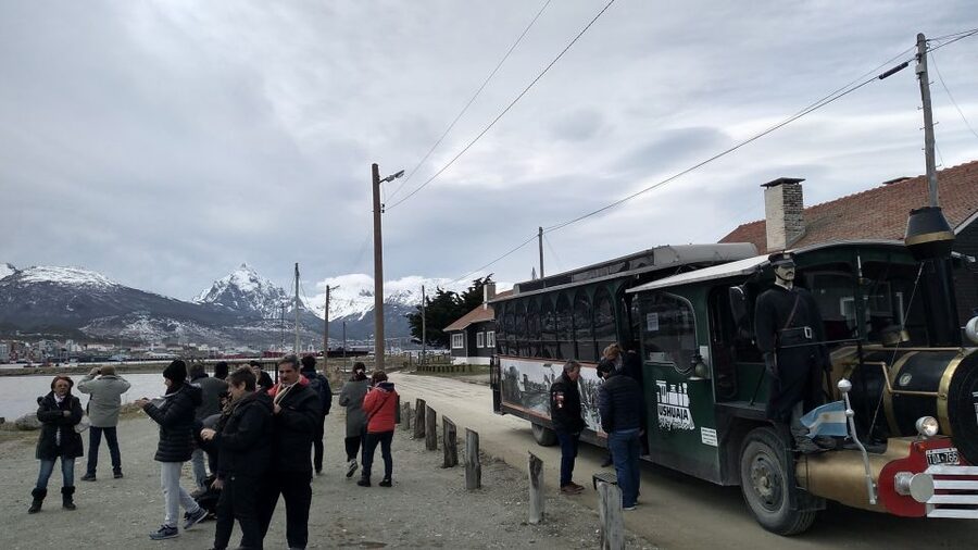 Ushuaia: Panoramic City Train Tour - What the guide adds to the one-hour circuit