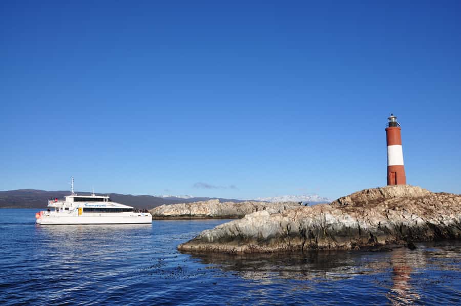 Ushuaia: Penguin Watching Tour by Catamaran - Sailing east between Argentina and Chile