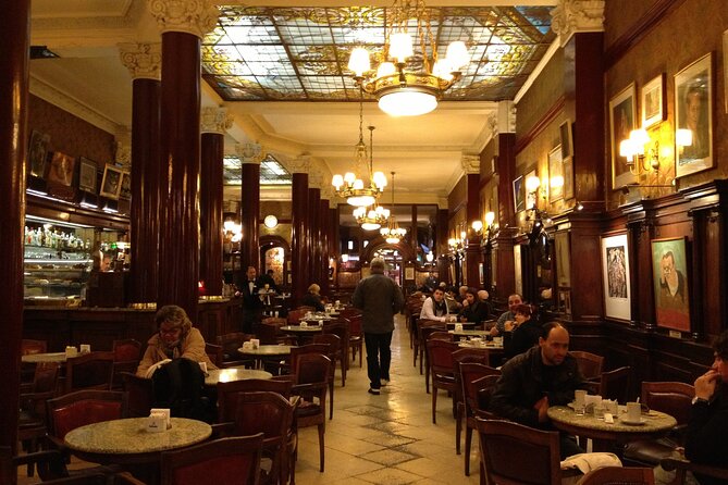 Walking tour: Plaza de Mayo and coffee time at Cafe Tortoni´s - The guide makes the history worthwhile