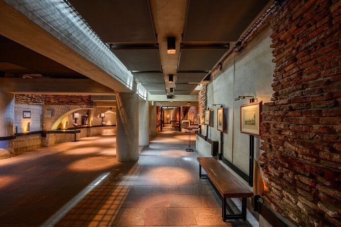 Walking Tour San Telmo Neighborhood Small Group - Plaza Dorrego gives the walk its center