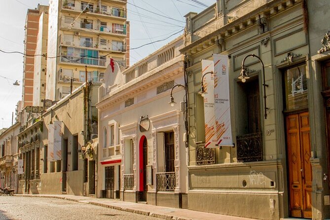 Walking Tour San Telmo Neighborhood Small Group - A pause for modern art in an old neighborhood