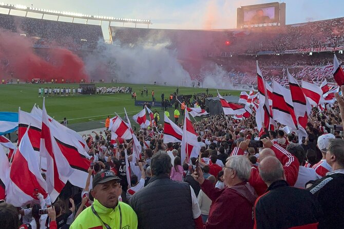 Watch a River Plate match at the Monumental in Buenos Aires - Watching and cheering for the River game